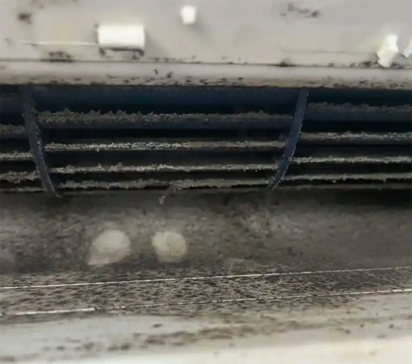 精河空调吹的风有股烧焦味是怎么回事